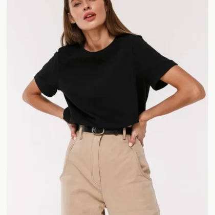 Black relaxed cotton crewneck tee model view